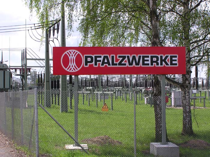 Datei:Pfalzwerke-Umspannwerk bei Maximiliansau-01.jpg