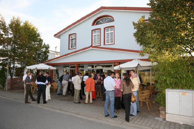 Datei:Cafe art frontal groß.jpg