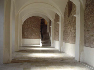 Datei:Kunstverein Viernheim Ausstellungsraum.jpg