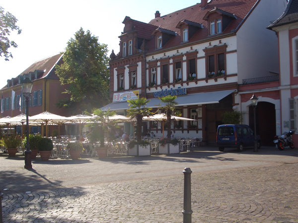Datei:Kaffeehaus schlossplatz schwetzingen.jpg