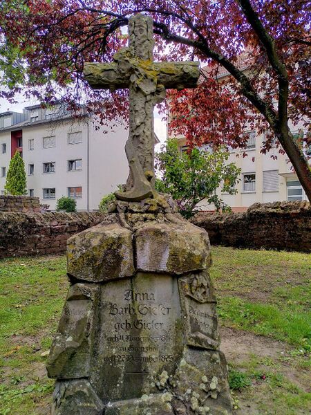 Datei:Grabstein Gemeindewiese Oftersheim 1.jpg