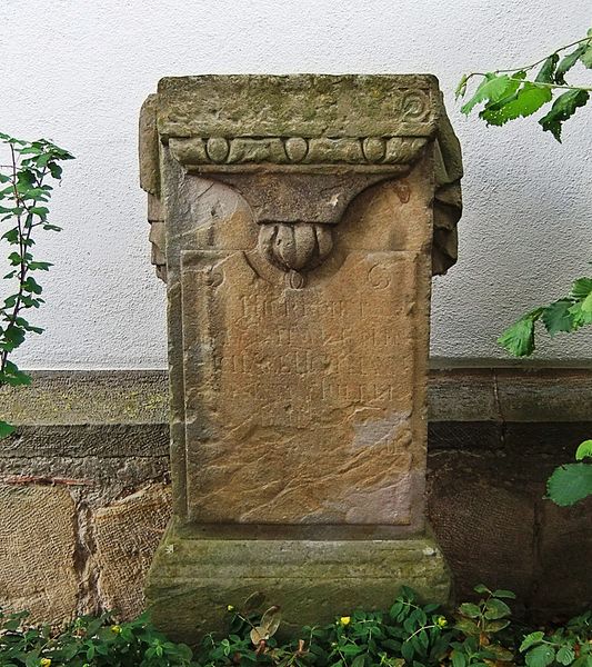 Datei:Grabstein St Mauritius Rülzheim 01.JPG