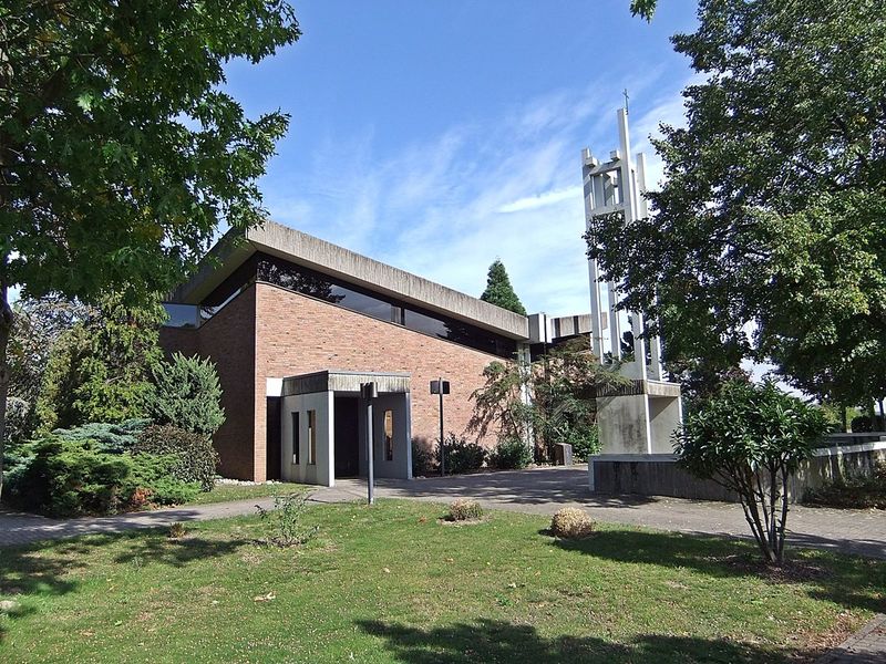 Datei:Aussegnungshalle Neulußheim.JPG