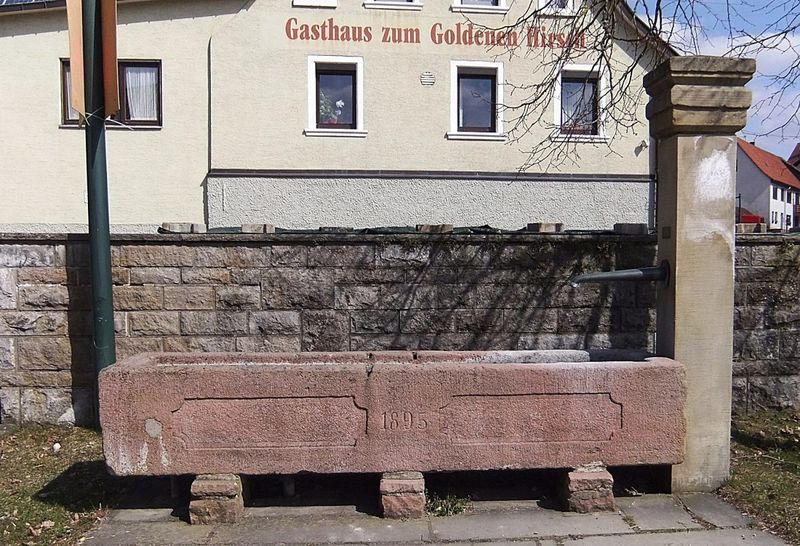 Datei:Asbach Brunnen Hirsch.JPG