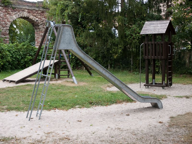 Datei:Spielplatz Maschinenweg-9.jpg