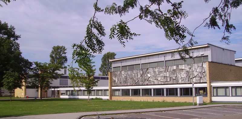 Datei:Alfred-Delp-Schule 01.JPG