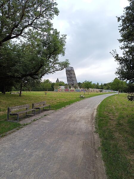 Datei:LGS Landau Turm und Empore.jpeg