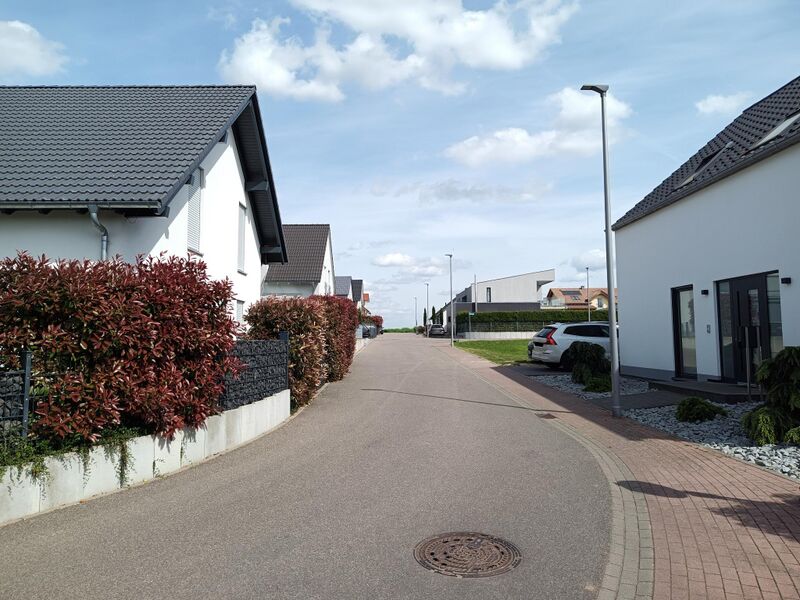 Datei:Merowingerstraße Kleinfischlingen 1.jpeg