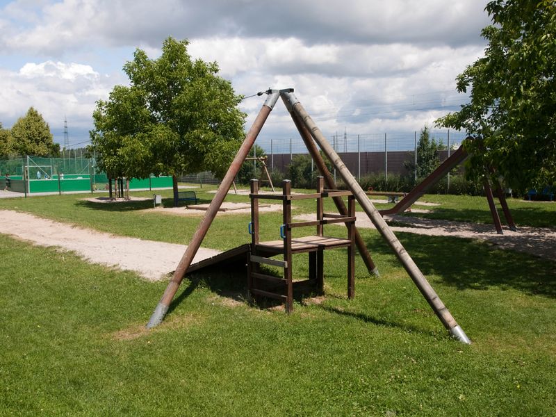 Datei:Spielplatz Sudetenring Schwetzingen-1.jpg