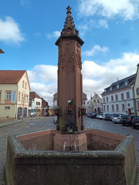 Datei:Marktbrunnen Edenkoben 1.jpeg