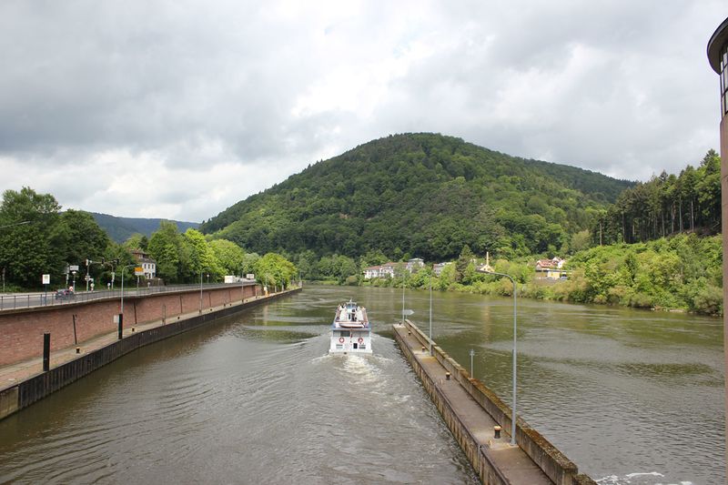 Datei:Neckar-Schleusenanlage Neckargemünd-09.jpg