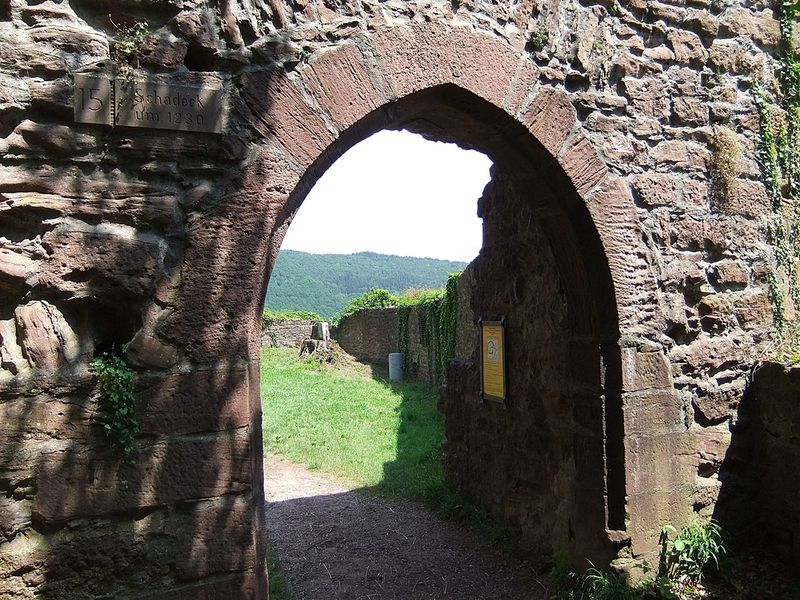 Datei:Burg Schadeck 10.JPG