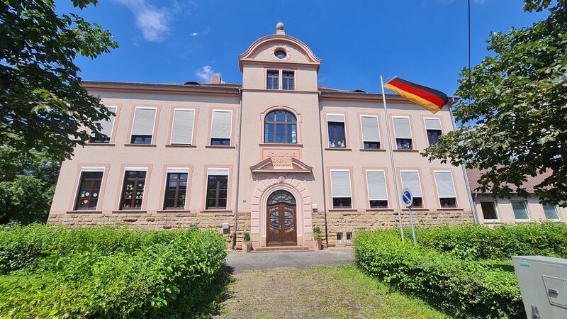 Datei:MOS Neckarelz Schulhaus.jpg