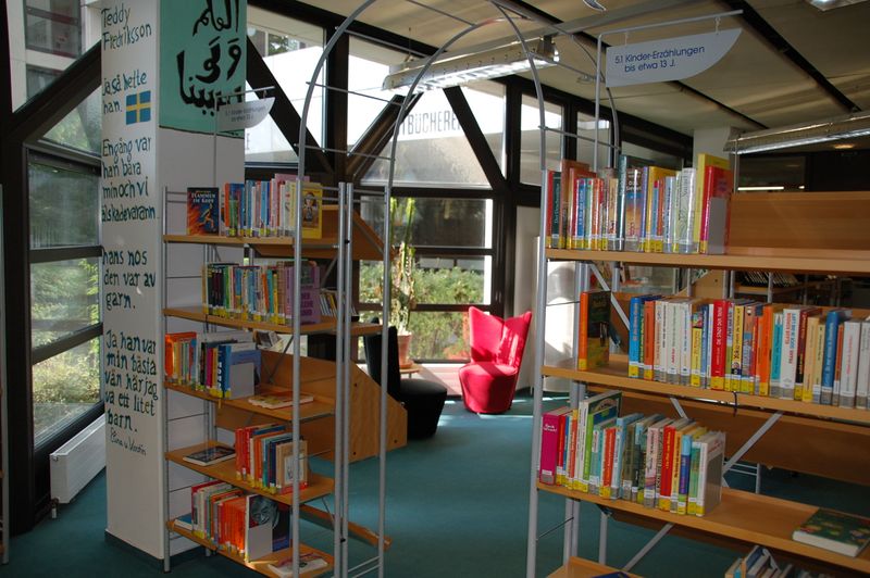 Datei:Sitzecke Stadtbibliothek Schriesheim,.jpg