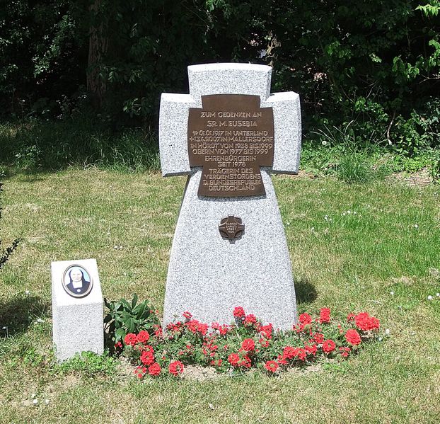 Datei:Gedenkstein Schwester Eusebia Hördt.JPG