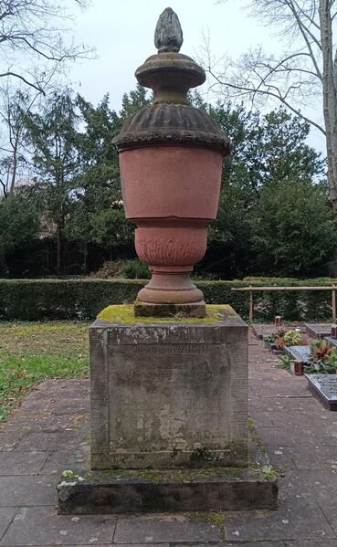 Datei:Elisabeth von Braun Grabstein.jpeg