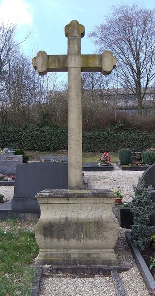 Datei:Friedhofskreuz Obrigheim Baden.JPG