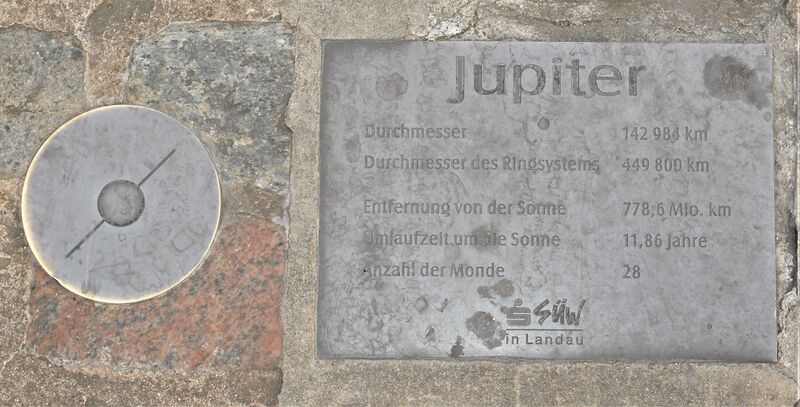 Datei:Planetenweg Landau Jupiter.jpg