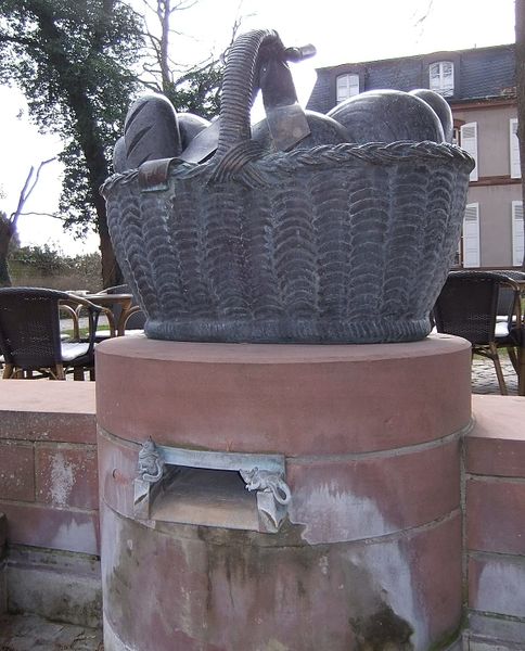 Datei:Dorfbrunnen Herxheim Landau 05.JPG