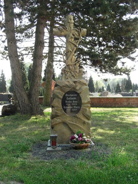 Datei:Grabstein Geschwister Holländer Dudenhofen.jpg