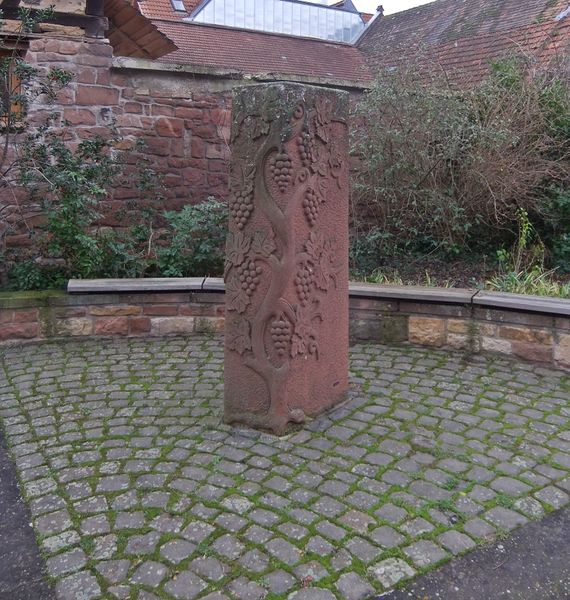 Datei:Leopold-Reitz-Platz Böbingen 2.JPG