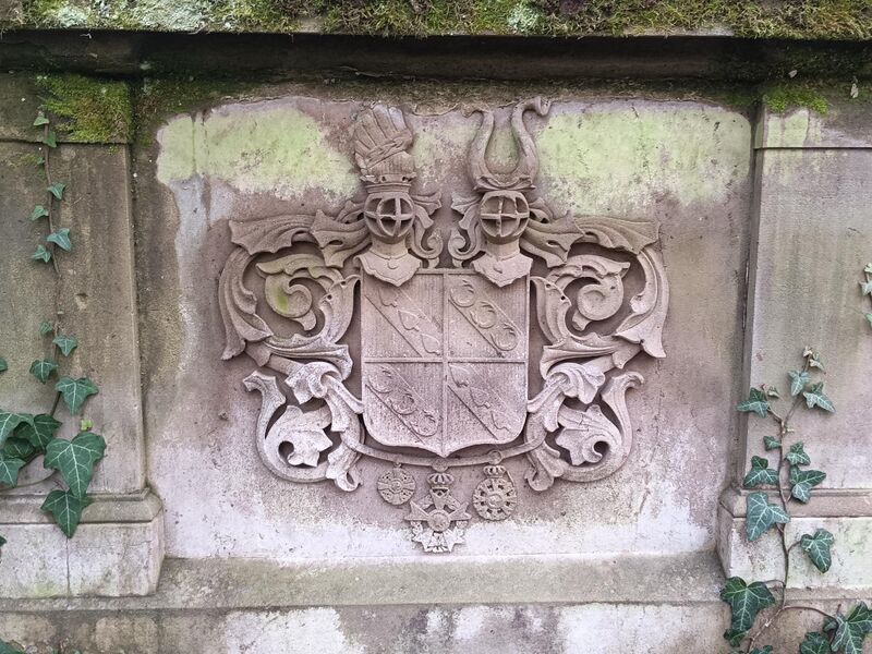 Datei:Sarkophag Landau2.jpeg