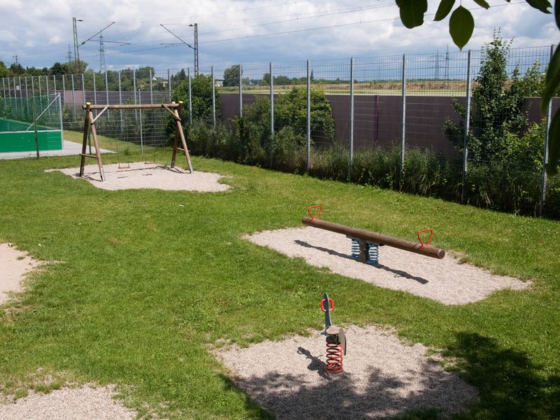 Datei:Spielplatz Sudetenring Schwetzingen-7.jpg