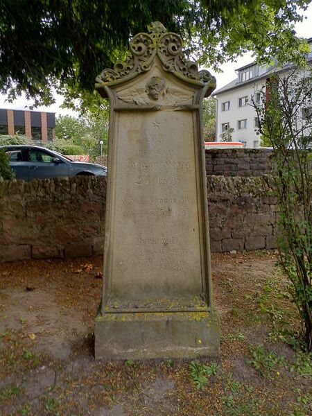 Datei:Grabstein Gemeindewiese Oftersheim 2.jpg