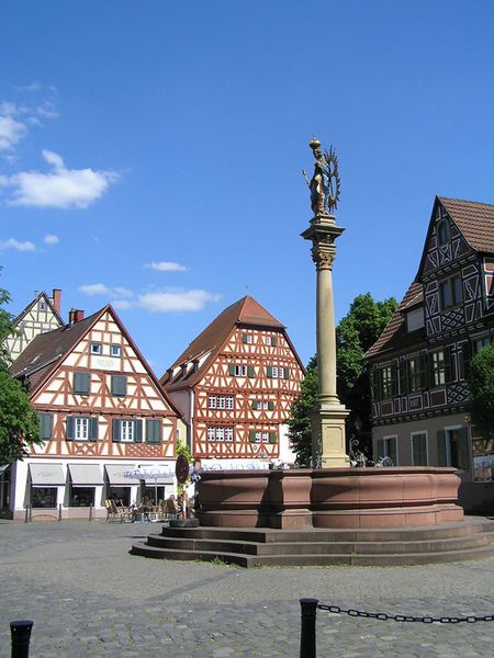 Datei:Ladenburg-Marktplatz-02.jpg