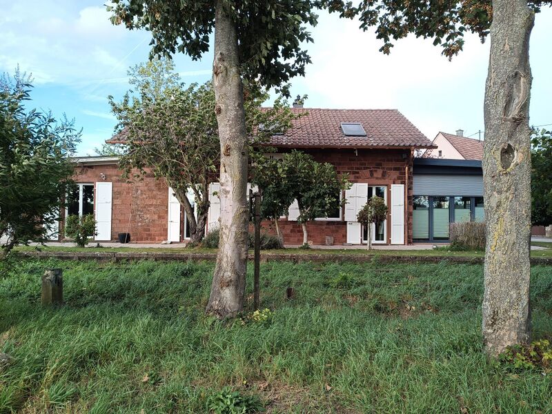 Datei:Bahnstation Mörlheim .jpeg