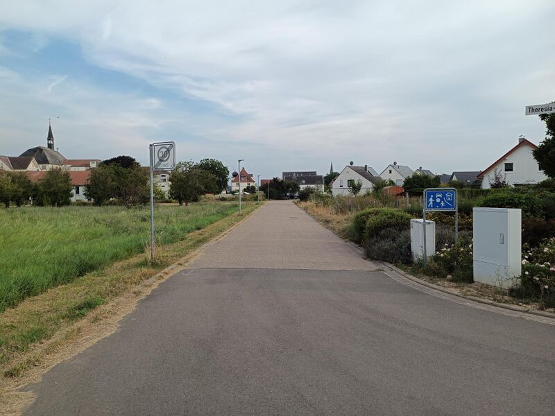 Datei:Theresa-Ohmer-Straße Herxheim 2.jpeg