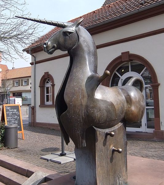 Datei:Dorfbrunnen Herxheim Landau 08.JPG