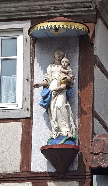 Datei:Herxheim Landau Marienfigur Untere Hauptstraße 126.JPG