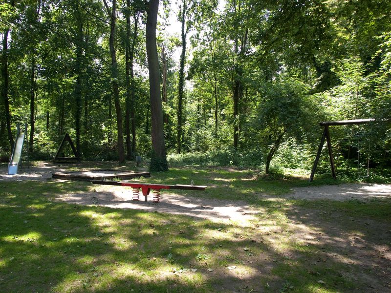 Datei:Spielplatz Sternallee Schwetzingen-1.jpg