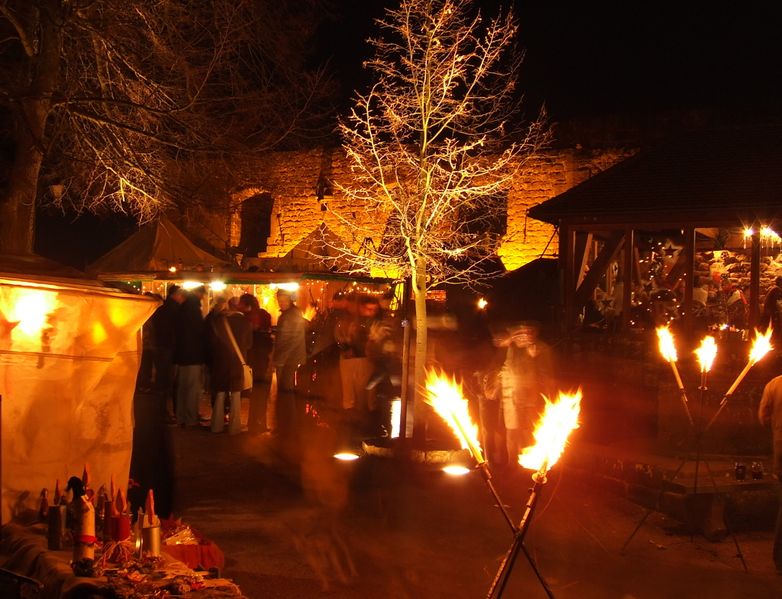 Datei:Burg Landeck Mittelalterlicher Weihnachtsmarkt 2008 dscf8192.jpg