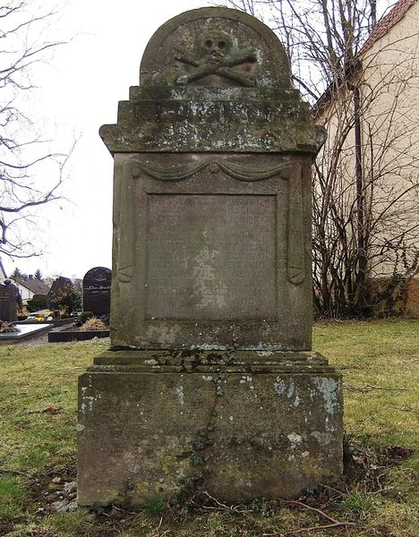 Datei:Historischer Grabstein Friedhof Michelfeld.JPG