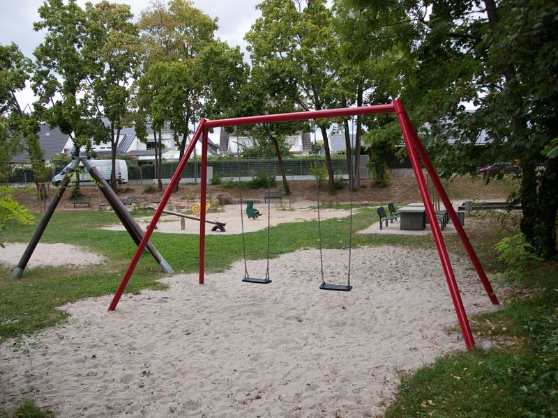 Datei:Spielplatz Maschinenweg-12.jpg