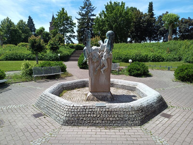 Datei:Brunnen Dalberghalle Essingen 2.jpeg