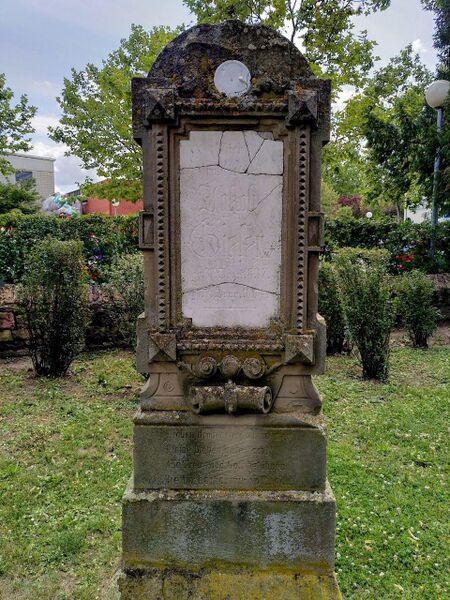 Datei:Grabstein Gemeindewiese Oftersheim 5.jpg