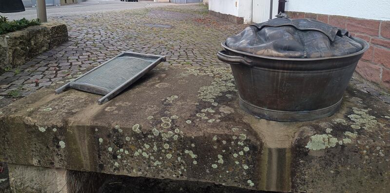 Datei:Waschplatz Speiertsgasse Herxheim 4.jpeg