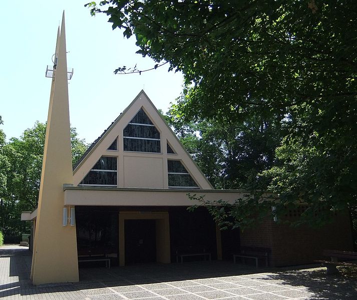 Datei:Aussegnungshalle Kuhardt.JPG