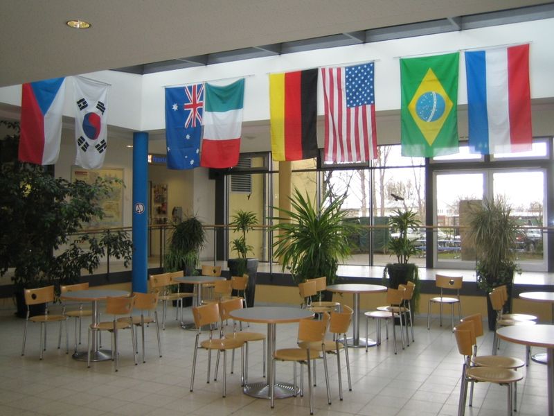 Datei:Jugendherberge Heidelberg Foyer.jpg