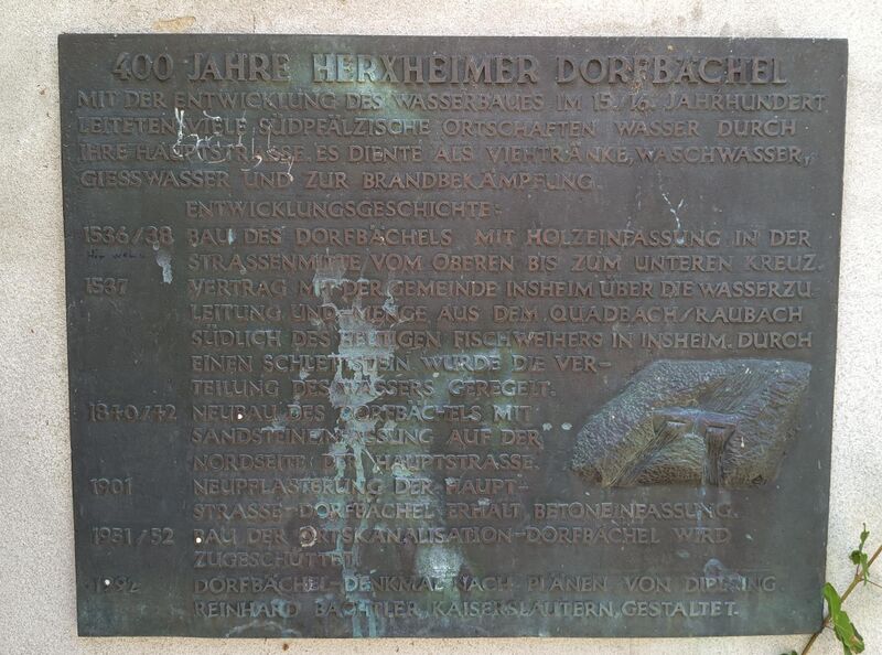 Datei:Dorfbächel Herxheim Gedenktafel.jpeg
