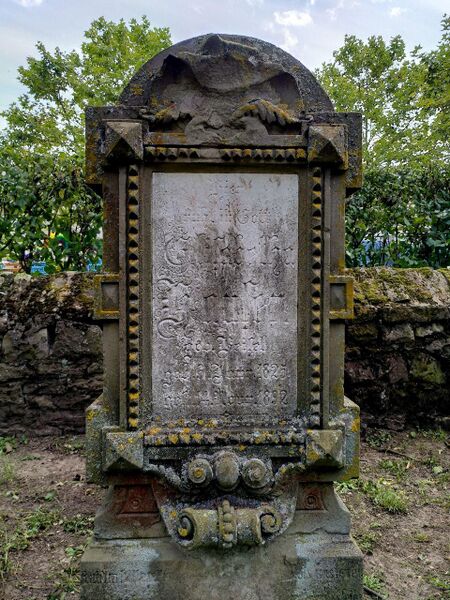 Datei:Grabstein Gemeindewiese Oftersheim 4.jpg