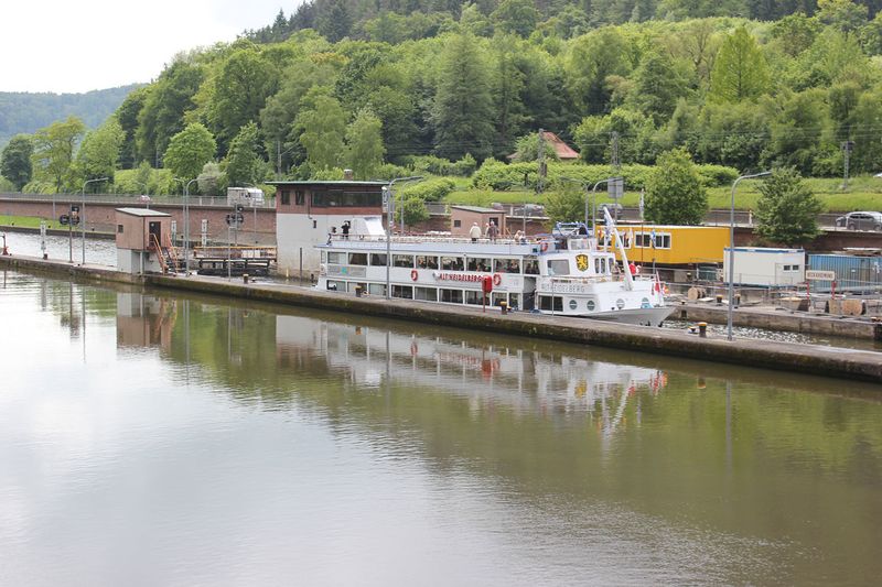Datei:Neckar-Schleusenanlage Neckargemünd-03.jpg