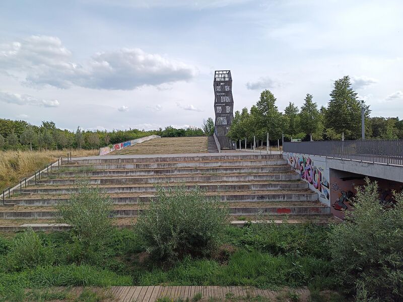 Datei:LGS Landau Bachgarten 1 .jpeg