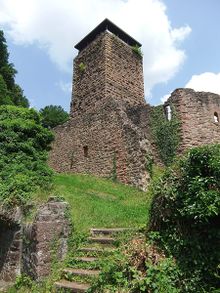 Hinterburg Neckarsteinach: Bergfried von Süden gesehen
