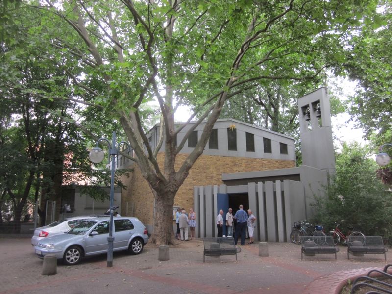 Datei:St.Michael Außenansicht.jpg