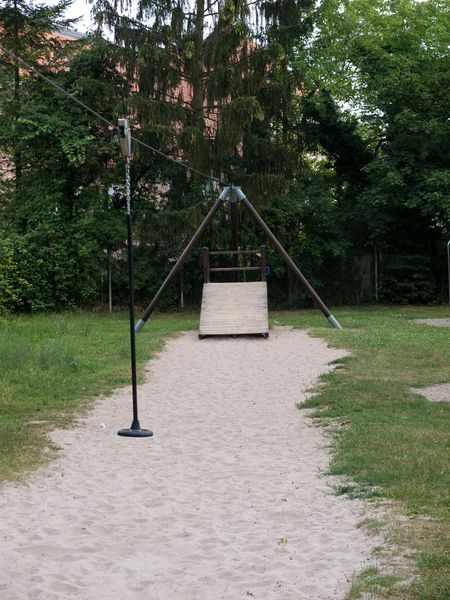 Datei:Spielplatz Maschinenweg-3.jpg