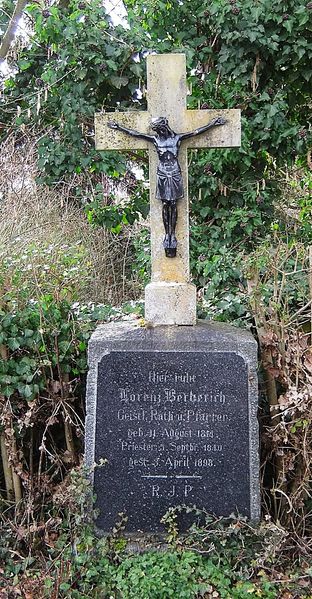 Datei:Luorenz Berberich Grabstein.JPG